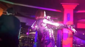 Бузова поет в живую #хитпарад в любимом ресторане  ❤️🎤