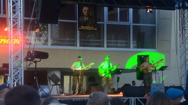 ансамбль "Голубой дирижабль" "А что нам надо" смотреть онлайн