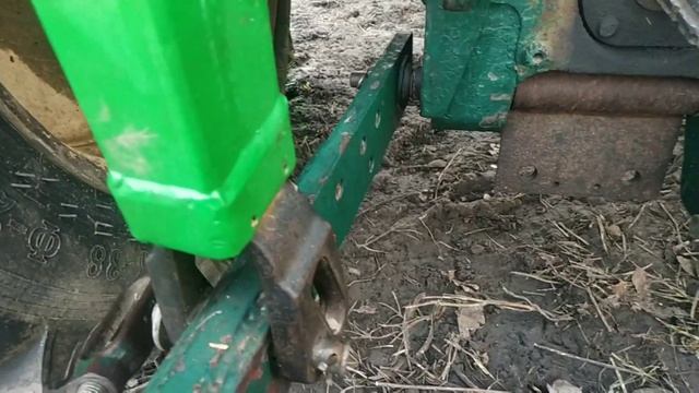 Враження від роботи плугом Оптікон А2+1 в парі з ЮМЗ. смотреть онлайн