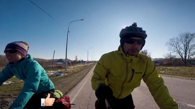 Rowerem przez Rosję. Jak śpimy gdy śnieg na drodze? | #109 Rowerem do Azji Centralnej смотреть онлайн