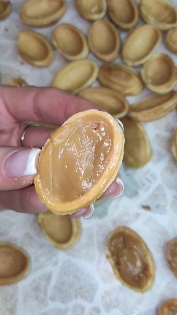Как делает орешки со сгущенкой Моя Жена😍. смотреть онлайн