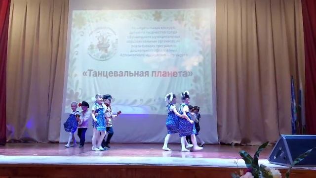 Фищукова Елена. Танец "Кадриль с ложками" Дети 5 лет.mp4 смотреть онлайн