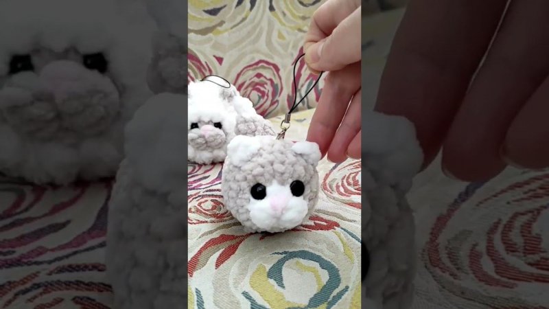 Плюшевые котики-брелки   Музыка: JoyМузыкант: ASHUTOSHURL: https://soundcloud.com/grandakt/joy