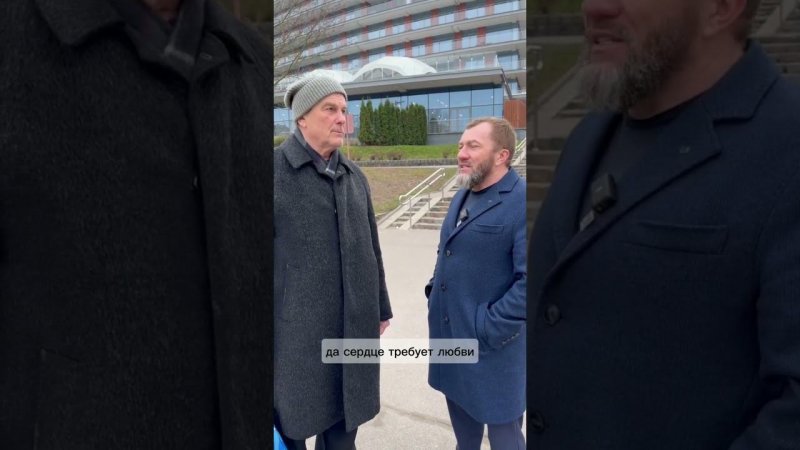 Иногда читаю стихи прохожим.. С такими интересными людьми знакомлюсь