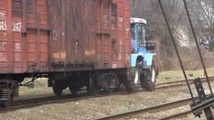 Мотовоз маневровый ММТ-2 на базе трактора ХТЗ (локомобиль, локотрактор, колесно-рельсовый тягач)