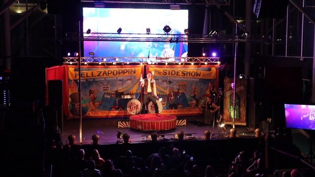 Lucian Fuller juggling highlights with Hellzapoppin Circus Sideshow смотреть онлайн