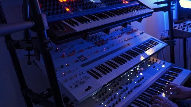 State Azure Short hardware improvisation (3rd Wave, Gemini, Polybrute 12)