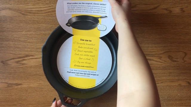 Lodge 10.25 Cast Iron Skillet - Unboxing and Review