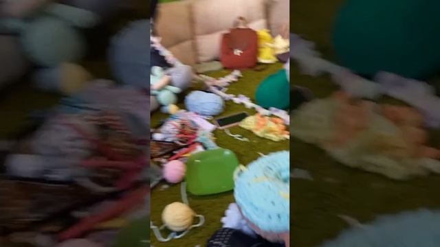 В'яжемо пальчиками. Майстер-клас. Подушка пончик смотреть онлайн