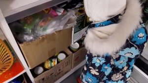 Крадем игрушки и сладости из магазина ПРОБРАЛИСЬ ЗА ПРИЛАВОК