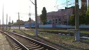 Электровоз ЭП1М и тепловоз ЧМЭ3 на вокзале Воронеж - 1 .