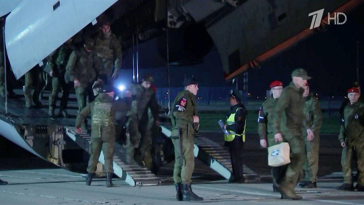 В Подмосковье встретили рейс с бойцами, которые вернулись из украинского плена