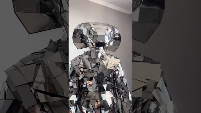 Зеркальный костюм с маской змеи