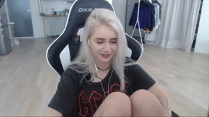 😱 ПОКАЗАЛА ДЫРКУ НА СТРИМЕ | СЮРПРИЗ В ТУАЛЕТЕ