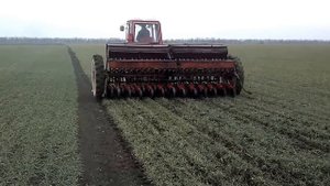 Трактор Т-25 и сеялка СЗ 3,6