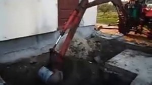 Самодельный экскаватор делает свою работу!