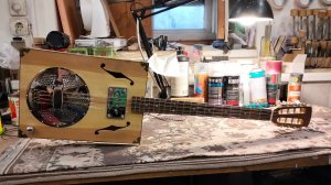 восьмиструнный cigar box guitar