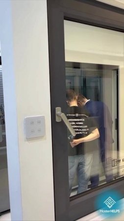 Выставка MOSBUILD 2025. Полный автомат открывания створки с откидыванием.