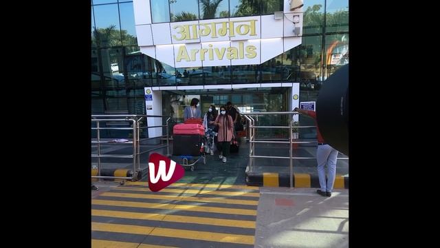 Sai Dharam tej with family arrived at Udaipur airport video | Niharika Chaitanya wedding | Wall Pos смотреть онлайн