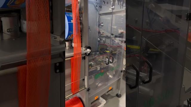 Automated Accumulation belt in-feed to GIRO bagger by @packlinetech #agriculturetechnology