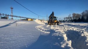Как можно легко выехать на экскаваторе погрузчике если застряли Mecalac TLB990