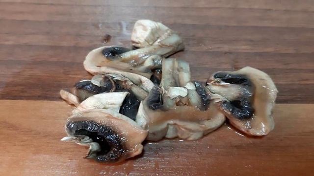 Салат с корейской морковью, черносливом и плавленым сыром