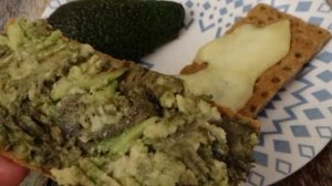 Закуска с авокадо и яйцом