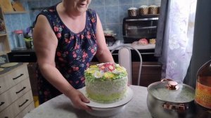 Делаю окрошку,пробуем куличи