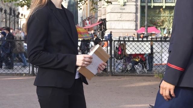 Маленькая история о лучшем подарке для любимого художника смотреть онлайн