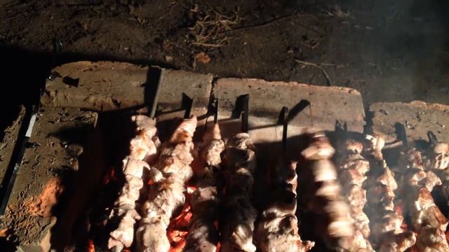 Жарю шашлык на кирпичах ;)