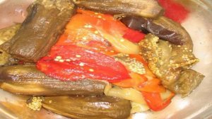 Салат из печеных баклажанов и перца