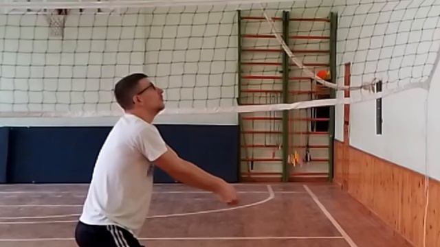 Волейбол. Передача м'яча двома руками знизу. Дистанційне навчання. смотреть онлайн