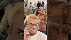 Прикол на эскалаторе 🤣