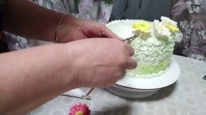Украшаю торт на Пасху.