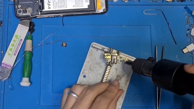 How to fix the charging base of the Infinix Smart 5 phone смотреть онлайн