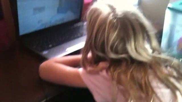 My sister farts on camera смотреть онлайн