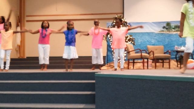 Little girls praise dance - When Jesus Says Yes смотреть онлайн
