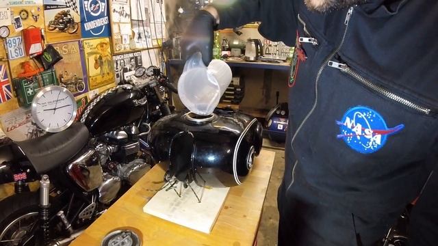 RUSTY GAS TANK!?! DIY RUST REMOVE AND SEAL! #rust #restoration смотреть онлайн