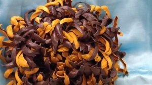 Брошь из натуральной кожи.