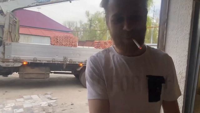 Разгрузка кирпича в беззаботном сервисе