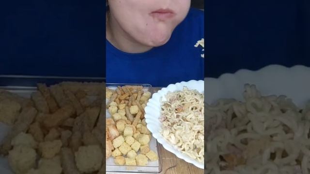 Мукбанг/салат, слойка с ветчиной, самса с курицей, пончики, сухарики #еда #мугбанг #асмр #рек #asmr смотреть онлайн