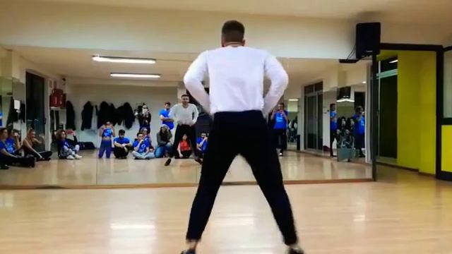 Antonio Berardi -Salsa Footwork & Body Movement- смотреть онлайн