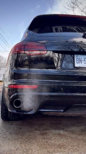 Porsche Cayenne 958.2 GTS cold start смотреть онлайн