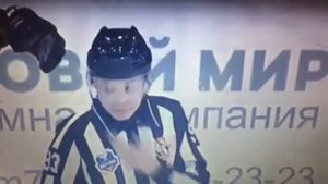 Судье прилетела шайбой в лицо! Ужас!