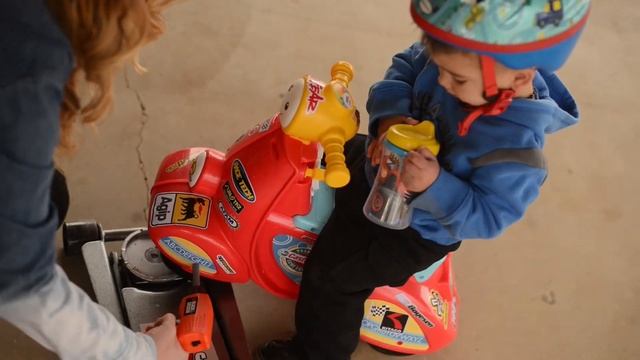 Ultimate race between a BMW S1000RR and the new Fisher... смотреть онлайн