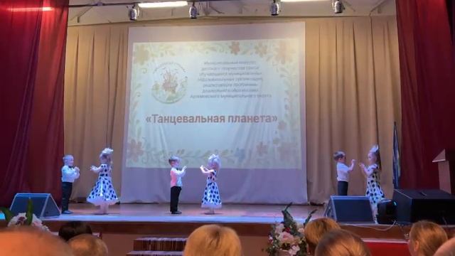 Фищукова Елена. Танец в парах "У меня, у тебя". Дети 4 лет.mp4 смотреть онлайн