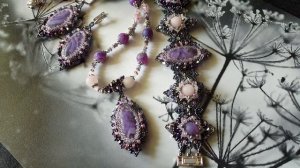 Комплект колье, серьги и браслет с агатом, кварцем и аметистом из японского бисера