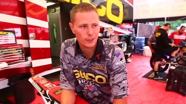 Mud Prep | Bikes With Richard Sterling & Derek Dwyer | TransWorld Motocross смотреть онлайн