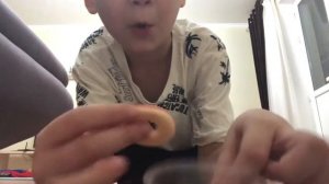 Я ем мармеладны пончик