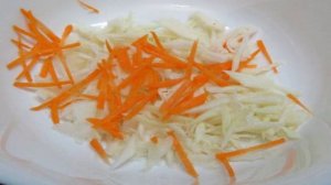 Салат из капусты с болгарским перцем и кукурузой